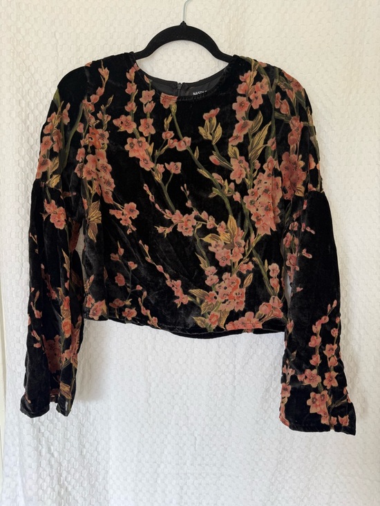 Nasty Gal Tops - Nasty Gal Black Floral Velvet Burnout Crop Top Cherry Blossom Long Sleeve US 2
